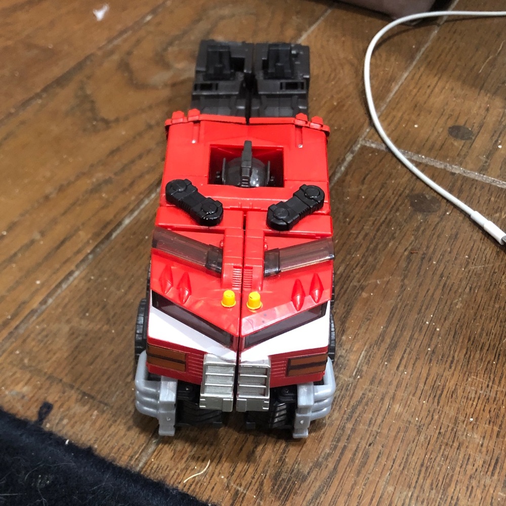 2004 Hasbro Transformers Cybertron Optimus Prime (Primus Unleashed) - Picture 13 of 13